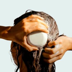 shampoing-solide-cheveux-bouclés